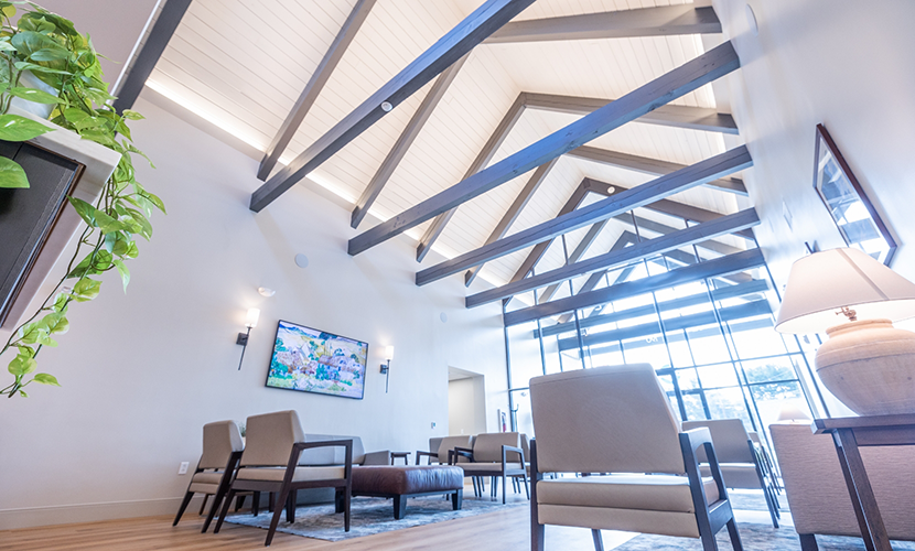 Crossing beams below a high ceiling in reception area